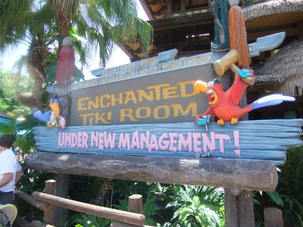 Enchanted_Tiki_Room_at_Walt_Disney_World_Magic_Kingdom 3