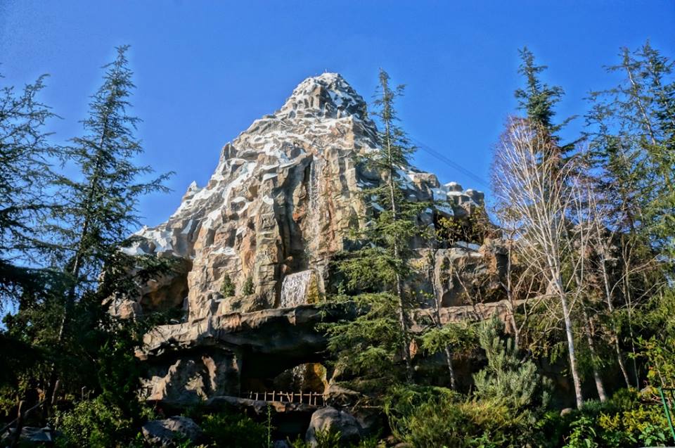 Matterhorn Bobsleds (Disneyland Park – Fantasyland)