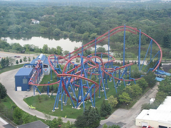 800px-superman_ultimate_flight_at_six_flags_great_america_14