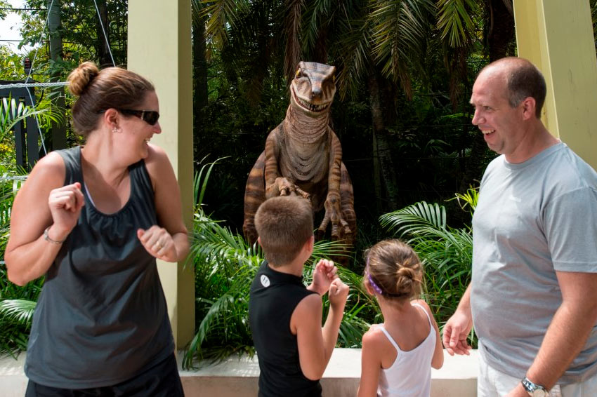 Velociraptors invadem os parques Universal no Raptor Encounter
