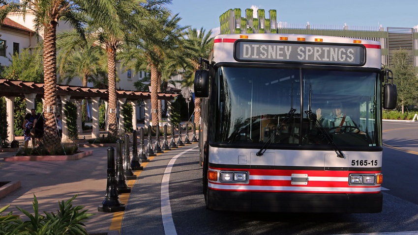 Disney apresenta linha de ônibus direta dos parques ao Disney Springs no final do dia