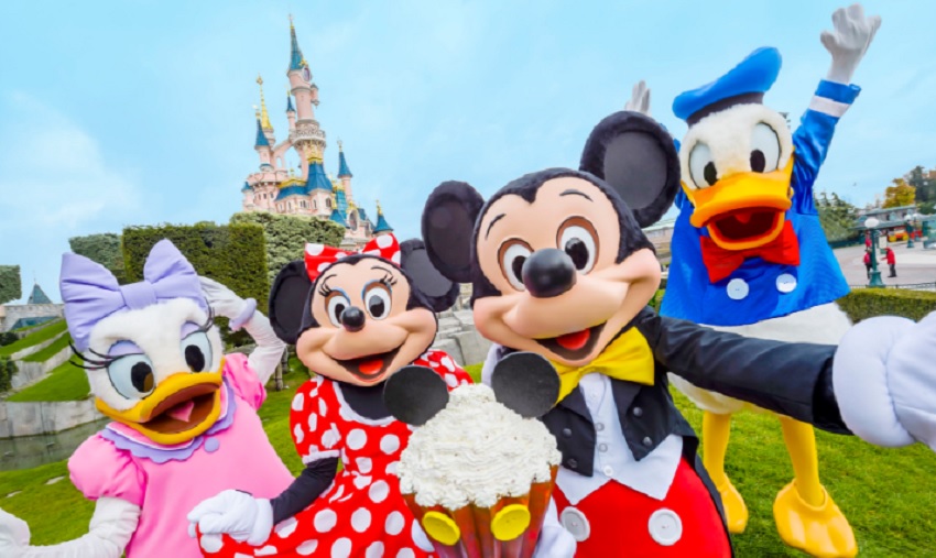 Parques Disney ao redor do mundo celebram aniversário do Mickey Mouse